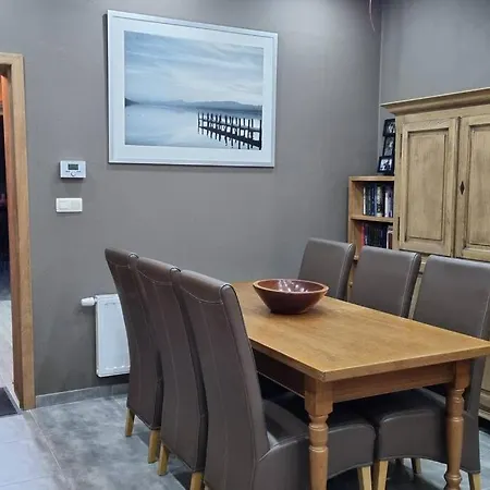 Slim's Cocoon House Next To Airport For 2a3 Pers *