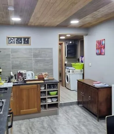 Διαμέρισμα Slim's Cocoon House Next To Airport For 2a3 Pers